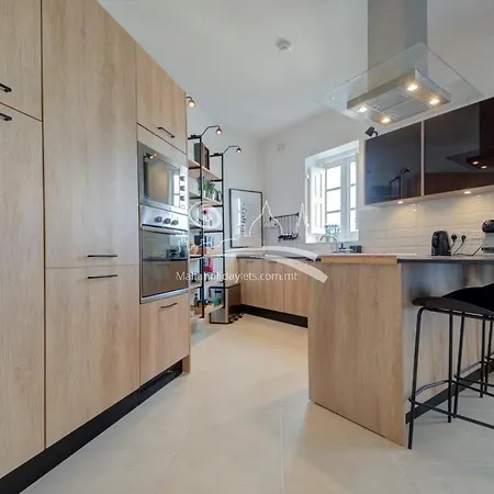 Querencia - Feel At * Kalkara