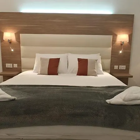 Querencia - Feel At * Kalkara