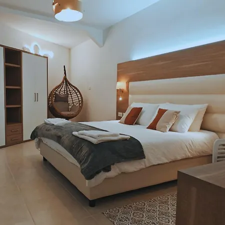 Querencia - Feel At * Kalkara