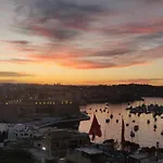 Querencia - Feel At * Kalkara