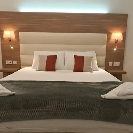 Querencia - Feel At Kalkara