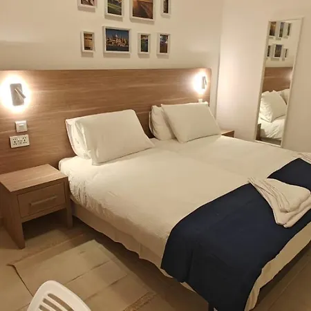 Querencia - Feel At Kalkara