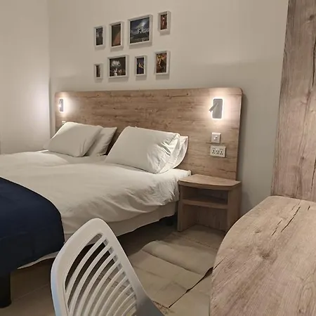 Querencia - Feel At Kalkara