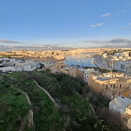 Querencia - Feel At Kalkara