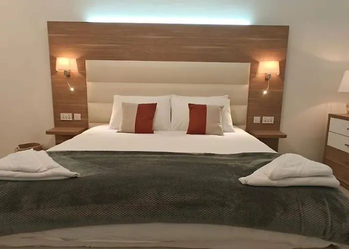 Querencia - Feel At Kalkara